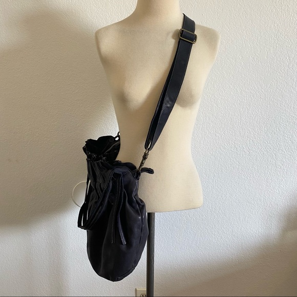 Caterina Lucchi genuine leather blue tone cross body/ shoulder bag - Picture 3 of 15